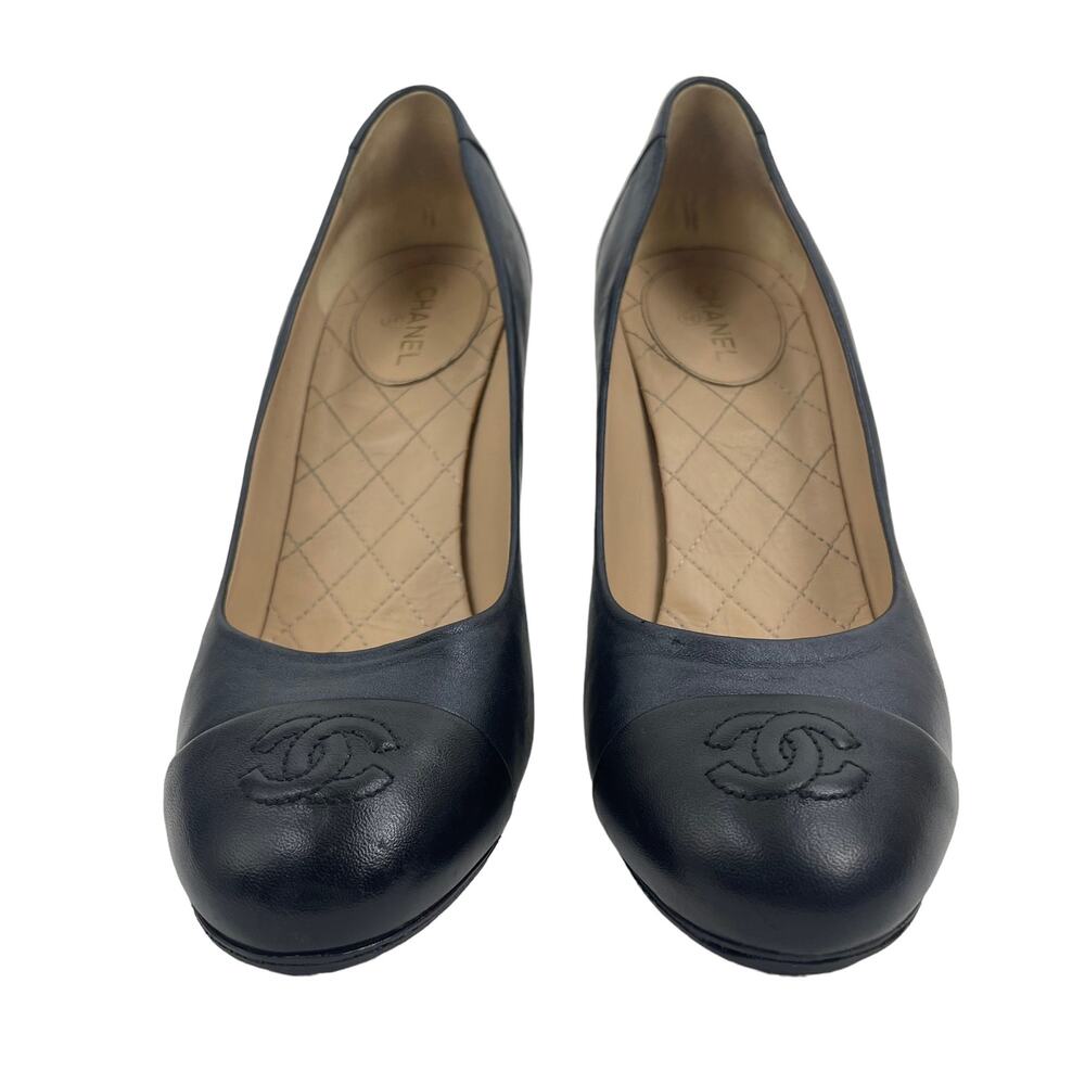 Chanel Cap Toe Leather Pumps CC Interlocking Logo Black Navy Size 39.5 - Picture 5 of 14